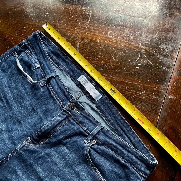 Signature Levi Strauss Mid Rise Cuffed Shorts - Picture 4 of 6